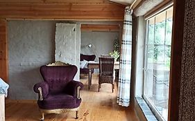 Korentil . Cosy House With Private Garden